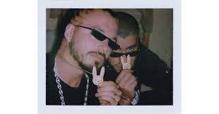 El rapero fue nombrado artista más reproducido de la década de spotify. J Balvin And Bad Bunny Surprise Fans With The Midnight Release Of Their New Collaborative Album Oasis