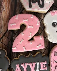 Quite possibly the best theme for a 2nd birthday! Thanks to  @sweetpinecookies for the tip to use parchment paper