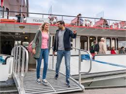 The gotthard panoramic express begins its journey in lucerne, central switzerland. Der Gotthard Panorama Express Urlaub In Der Schweiz