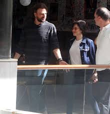 1970'lerde, yani casio saat üretimine başladığında, saatler, zamanı gösteren hassas bir aksesuar. Cassio Reis Passeia Com O Filho Noah E A Namorada Fernanda Vasconcellos Estrelando