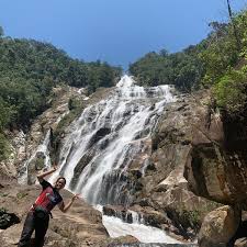 Hal ini menjadikan objek wisata ini sangat cocok dikunjungi untuk. Air Terjun Langsir Trail