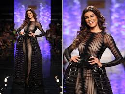 Having no extra money to spare, she and her mother went to sarojini market in new delhi to purchase cloth that would later be used to stitch her winning miss india gown. Lfw 2014 Sushmita Sen In Sheer Black Gown Boldsky Com