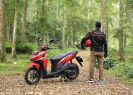 Mengikut pertuduhan, mereka ditahan di dalam kereta di tepi jalan di bukit payong, marang, 1.50 pagi pada 9 mac lalu. Liburan Naik Motor Matic Lewat Jalan Berbatu Siapa Takut Gridoto Com