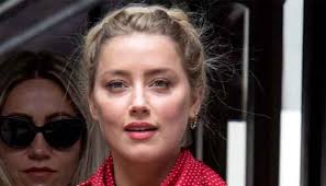 She stands 5 feet 7 inches or 1.7 m (170 cm) tall and weighs only 132 pounds or 60 kg. Amber Heard S Latest Announcement Leaves Johnny Depp Fans Disappointed
