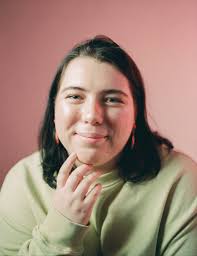 Leah Giles's Instagram, Twitter & Facebook