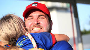 Rowena Petersen's Instagram, Twitter & Facebook