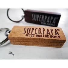 Dein vatertagsgeschenk soll persönlich und einzigartig sein? Schlusselanhanger Aus Holz Zum Vatertag Fur Den