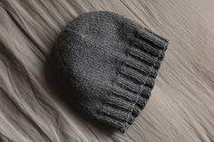 This Is Hands Down The Best Men S Hat Pattern Out There It S Easy Free And Uses A Single Skein Of Yarn I Ve Made Four Out Of Noro Sil Knitting Knitted Hats