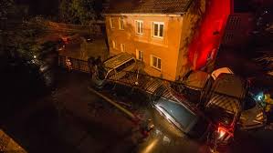 Wir haben seid gestern bei uns teilweisen stromausfall. Heftige Gewitter Weggespulte Autos In Passau Stromausfall In Oberbayern Niederbayern Br24 Br De