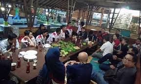 See 3 reviews, articles, and photos of saung ranggon, ranked no.9 on tripadvisor among 13 attractions in cikarang. 10 Tempat Makan Di Tasikmalaya Restoran Jembar Murah Hits Lesehan Rekomendasi Romantis Enak Jejakpiknik Com