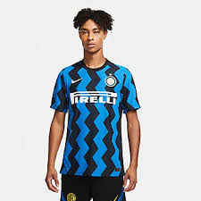 Meanwhile, the socks are blue at the top and black at the bottom, with a thinner, white section between the two. Inter Milan Nike Za