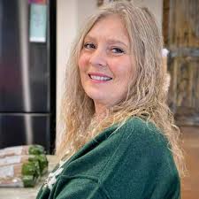 Who does senior pictures and what's the average cost in Henryetta/Okmulgee?