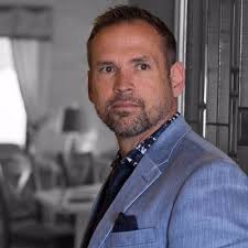 David Cribbs (@DeskingDeals)