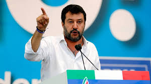 Salvini's legal battles about his closed ports policy are not over. Italien Lega Chef Matteo Salvini Will Allparteien Krisenstab
