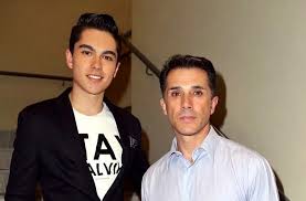 Sergio mayer reveló cómo su esposa acompañó al empresario en sus últimos momentos en un hospital de santa fe, en la ciudad de méxico. Sergio Mayer Se Reconcilia Con Su Hijo A Casi Un Ano De Distanciamiento La Opinion