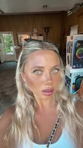 Amanda Jarosz's Instagram, Twitter & Facebook