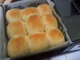 Bukan cuma untuk aroma, pandan juga memberikan warna hijau yang cantik untuk olahan kue bolu. Resepi Roti Paun Manis Gebu Dan Sedap Ourkizuna Roti Roti Bread Food