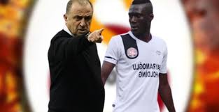 Он играет на позиции правый вингер. Son Dakika Son Dakika Haberleri