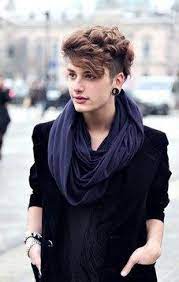 Androgyny is the combination of masculine and feminine characteristics into an ambiguous form. Pin By Venik Rinsakun On Estilos Para El Cabello Short Hair Styles Hair Styles Curly Hair Styles