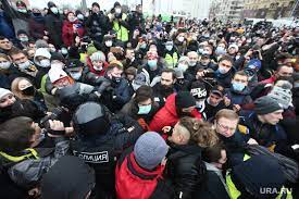 Сторонники алексея навального проводят акции в поддержку оппозиционера в день послания владимира в поддержку навального: Politologi Ocenili Yavku Na Akciyu V Podderzhku Navalnogo V Moskve