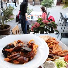 Restaurantul nikos aduce savorile grecesti mai aproape de tine. Restaurant Grecesc Centrul Vechi Jlu