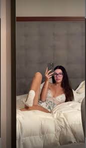 Requests - Ellie Vandeel  elliegxo | Social Media Girls
