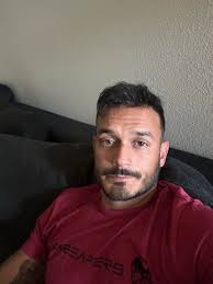 Cast your expert eye over this photo. Now, can you answer the question, who  am I? 🤔 #Orangutan #NotAPet