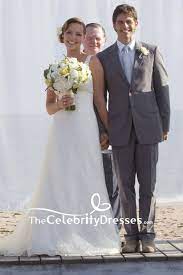 Hochzeitskleid oben frei in weiss mit schleier und weisse schuhe. Katherine Heigl Weisses Hochzeitskleid In Film 27 Kleider Thecelebritydresses