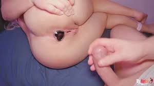 Mẹ kế và con riêng ngủ chung giường - mẹ kế chuẩn bị một cái phích cắm đít  để chơi lỗ hậu với con trai riêng