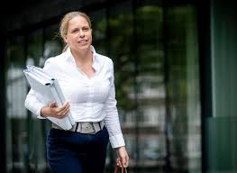 Carola schouten is lid van de christenunie en was vanaf 2011 volksvertegenwoordiger van die partij in de tweede kamer. De Stikstofchef Die Moet Laveren Tussen Landbouw En Natuur Nrc