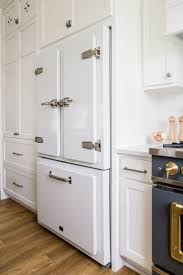 The Classic Fridge From Big Chill Is Such A Showstopper Not Only Is This Fridge Stunning To Look At Vintage Farmhouse Kitchen White Appliances White Cabinetry