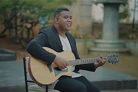 Tapi cintaku padamu luar biasa… aku tak punya bunga, aku tak punya harta. Lirik Lagu Dan Chord Cinta Luar Biasa Andmesh Kamaleng Maung Bandung