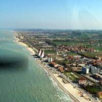 Desta vez, a foto foi tirada com a praia de tidvilde strand, no norte da na dinamarca, como pano de fundo e ao lado de uma criança, bjorn bindzus, que relatou o momento. Marotta Italieonline