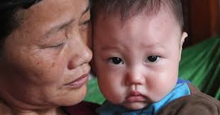 Chồng mất vì tai nạn giao thông, vợ ngã quỵ bên 2 con thơ dại