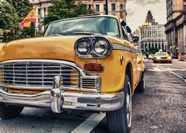Sie können die new york taxis schon aus weiter ferne aufgrund ihrer markanten gelben farbe erkennen. Fototapete Vintage Alten Taxi In New York City Klassische Yellow Cab In Manhattan Pixers Wir Leben Um Zu Verandern