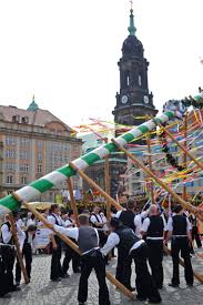 Sehr selten fällt er mit christi himmelfahrt zusammen. Huffpost Deutschland Tag Der Arbeit Maifeiertag Pilze Sammeln