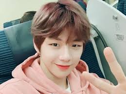Respons Gemas Kang Daniel Saat Bertemu Penggemar di Korea