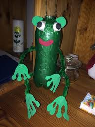 Froschlaterne Aus Pet Flasche Pet Flaschen Laternen Basteln Laterne Pet Flasche