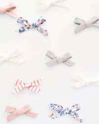 Because, boy, can those colorful bows, headbands, and hair clips get disorderly. 2 Minute Simple No Sew Hair Bow Headbands Momma Society Diy Baby Bows Diy Baby Headbands Diy Baby Bows Headbands