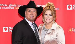 Jump to recipe·print recipe trisha yearwood's cowboy lasagna is packed full of ground beef, sausage, pepperoni, fire roasted tomatoes, and layered with cheese and noodles for one delicious lasagna! Trisha Yearwood Dressed As Husband Garth Brooks And Looked Just Like Him