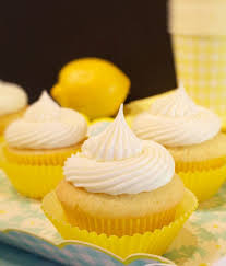 Petits Gateaux Moelleux Au Citron Fourres A La Mousse Citron Fourres Gateaux Moelleux Mousse Petit Gateau Moelleux Petit Gateau Moelleux Recette Cupcake