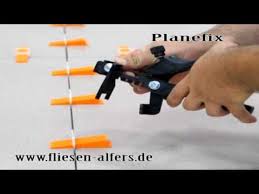 In bädern und küchen mit haushaltsüblicher nutzung als fliesenuntergrund für fliesen und platten geeignet, wenn das gewicht der fliesen und platten einschließlich dünnbettmörtel 25 kg/m² nicht überschreitet. Planfix Rls System Fliesen Nivelliersystem Original Fliesen Verlegen Youtube