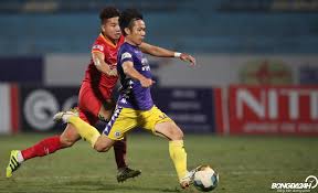 Quang hải không cao nhưng đã trở thành người khổng lồ tại mùa giải 2019.dưới màu áo tím, quang hải có nhiều màn trình diễn sáng chói nhất trong suốt mùa giải, thường xuyên được bầu là cầu thủ xuất sắc nhất trận đấu: Thu Vá»‹ Dáº¥u Tay Cá»§a Quang Háº£i Sau Pha Vo Le Chay LÆ°á»›i Binh DÆ°Æ¡ng