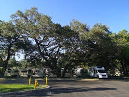 Rallypark provides clients a place to park, eat and retreat with their recreational vehicles. 24 03 2020 Bis 01 04 2020 Menschenleere Stadte Und Geschlossene Attraktionen Urlaub Extrem In Florida Toeffelchen Tours