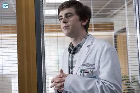 сериал хороший доктор 2017 The Good Doctor 1 сезон онлайн Pin Ot Polzovatelya Jiosan Na Doske Freddie Highmore