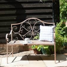 Le Banc De Jardin Sous Toutes Ses Formes 20 Exemples Bancs De Jardin En Bois Banc Jardin Kiosque Jardin