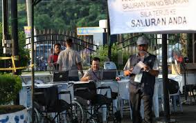 Bagi menjalankan proses pilihan raya kecil tersebut, spr telah melantik khairy maamor sebagai pegawai pengurus pilihan raya kecil parlimen port dickson dan dewan majlis perbandaran port dickson sebagai pusat penamaan calon dan pusat penjumlahan rasmi undi, katanya. Prk Port Dickson Pengundian Awal Bermula