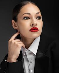 Having my way ✨🤷‍♀️ • • • photographer : @bringthenoisephotos 📸 • •  #indya #dontcare #wright #delaware #model #curls #nativeamerican #oneofone  #silverandgold #jewelry #longwhitesleeve #oldiebutgoldie #longtimenopost