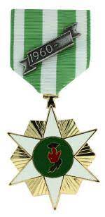 The first stripe is 1/16 inch of gherkin green followed by 3/16 inch of white, 5/16 inch of gherkin green. Vietnam Campaign Medal With 60 Device Foreign Medals Ribbons