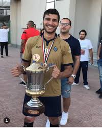 حرص يحيى الدرع نجم يد الزمالك، على مواساة لاعبي الأهلي، عقب تتويج الأبيض بلقب وذهب الدرع للاعبي الأهلي وواساهم بعد خسارتهم لقب دوري اليد، كما أن بعض لاعبي الزمالك صافحوا. Ù‚ØµØ© ØµÙˆØ± ÙŠØ­ÙŠÙ‰ Ø§Ù„Ø¯Ø±Ø¹ Ø±Ø¬Ù„ Ø§Ù„Ù…Ù‡Ø§Ù… Ø§Ù„ØµØ¹Ø¨Ø© Ø§Ù„Ø¬Ø¯ÙŠØ¯ ÙÙ‰ ØµÙÙˆÙ ÙƒÙˆÙ…Ø§Ù†Ø¯Ø² Ø§Ù„ÙŠØ¯ Ø§Ù„ÙŠÙˆÙ… Ø§Ù„Ø³Ø§Ø¨Ø¹